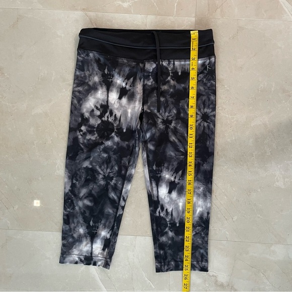 Danskin Leggings Size Medium Black Gray Tie Dye Fitted Cropped Capri Comfy Soft - Picture 5 of 7